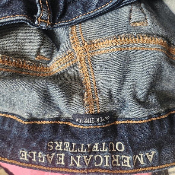 American Eagle Womens Distressed Denim Shorts With Peekaboo Pocket Liner - Size6 - Picture 11 of 13